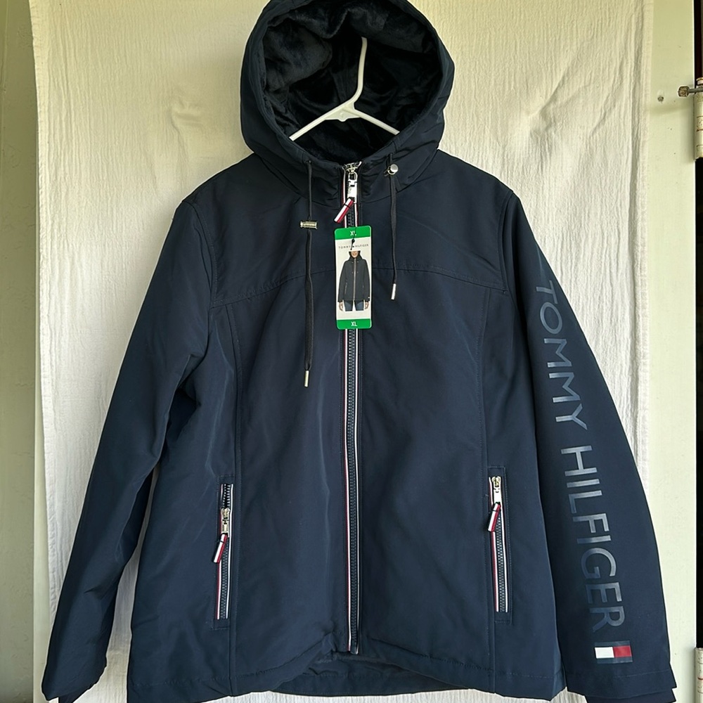Tommy Hilfiger XL Navy insulated Jacket. New.